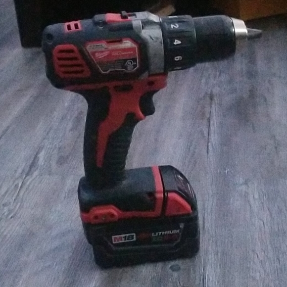 Milwaukee M18 Drill/Driver with XC 5.0 Battery - Picture 4 of 4